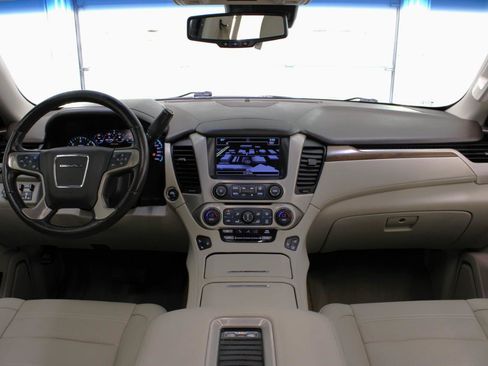 Used 2019 GMC Yukon XL Denali w/ Denali Ultimate Package AWD/4WD image 57
