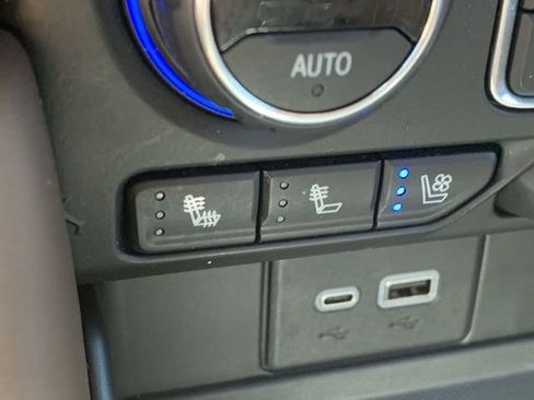 Used 2024 Chevrolet Suburban High Country image 28