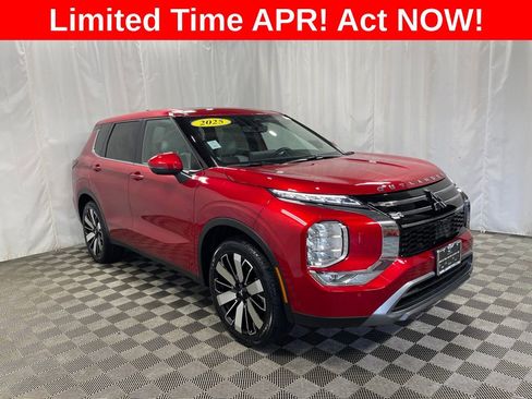 New 2025 Mitsubishi Outlander SE image 2