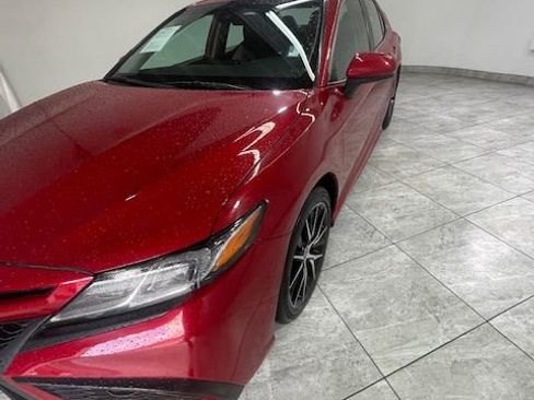 Used 2021 Toyota Camry SE image 16