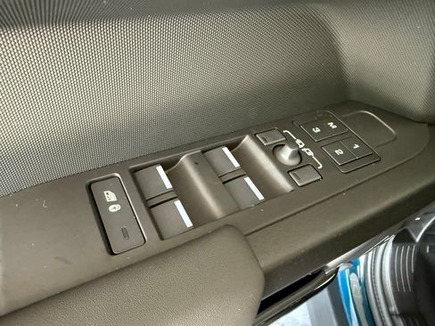 New 2026 Land Rover Defender 110 OCTA AWD/4WD image 12