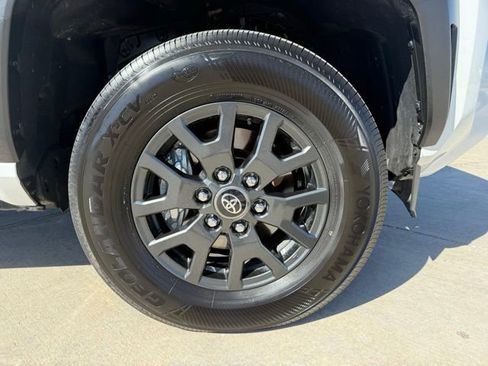 Certified 2025 Toyota 4Runner SR5 AWD/4WD image 38