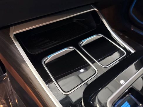 Used 2024 BMW i7 xDrive60 w/ Premium Package image 27