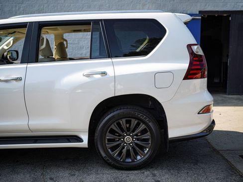 Used 2022 Lexus GX 460 Premium w/ Accessory Package AWD/4WD image 11