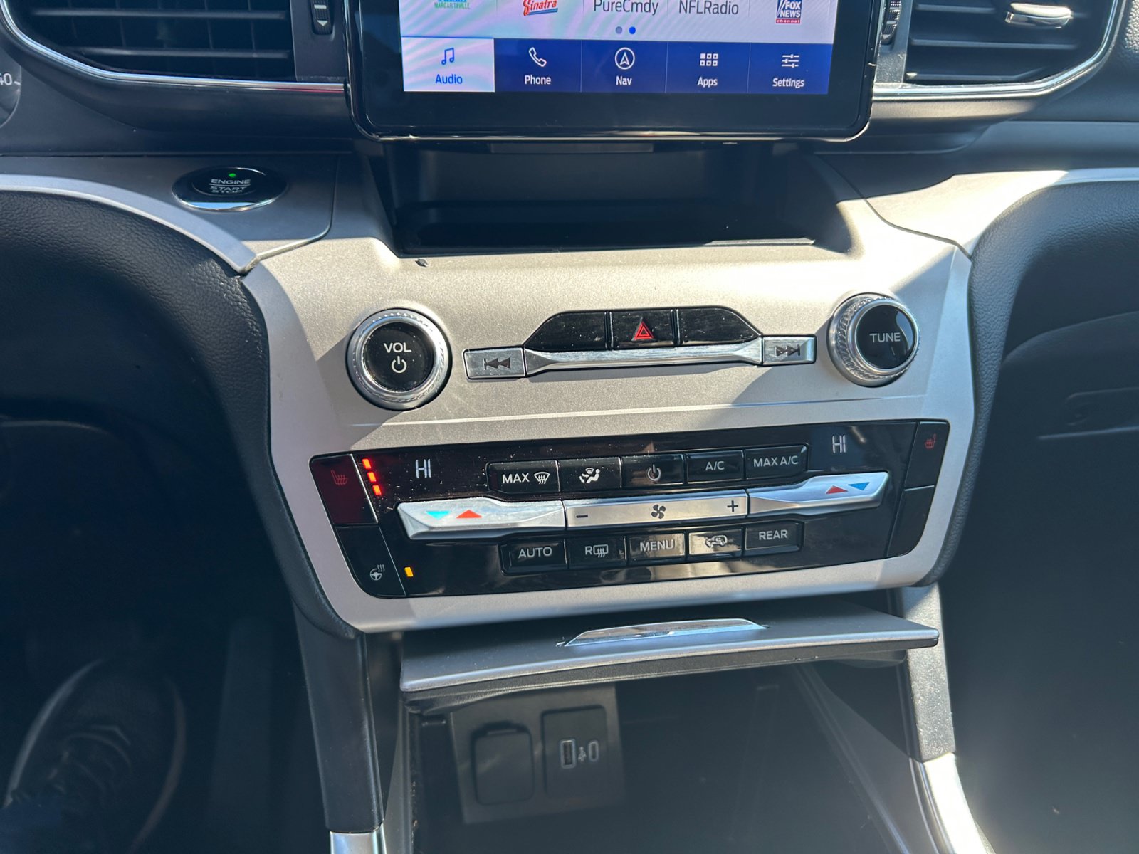 Used 2021 Ford Explorer XLT w/ Equipment Group 202A AWD/4WD image 24