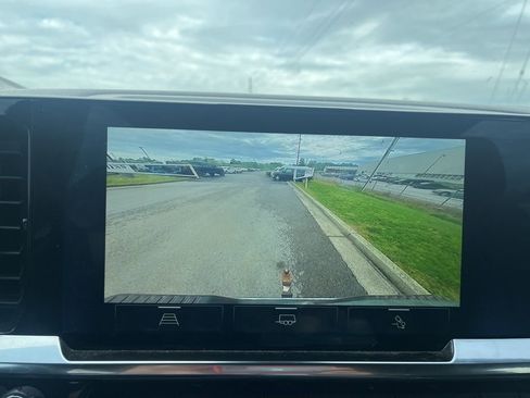 Used 2024 Chevrolet Silverado 1500 LT AWD/4WD image 10