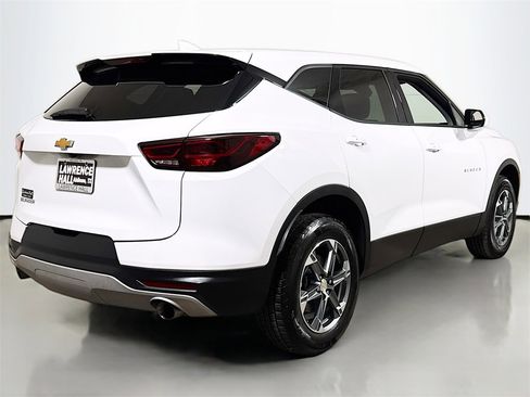 Used 2025 Chevrolet Blazer LT image 4