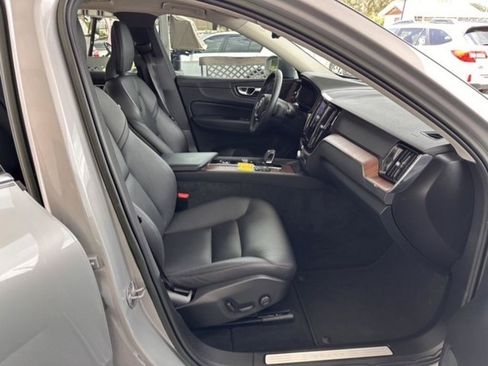 Used 2023 Volvo XC60 B5 Plus AWD/4WD image 12