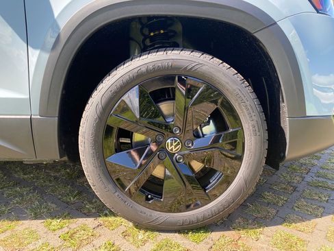 New 2026 Volkswagen Taos SE FWD image 27