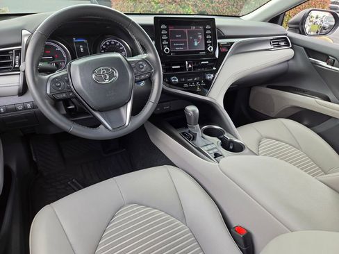 Used 2024 Toyota Camry SE FWD image 8