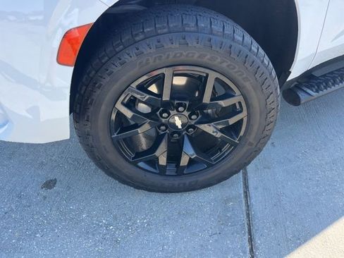 Used 2022 Chevrolet Suburban Z71 w/ Z71 Off-Road Package AWD/4WD image 40