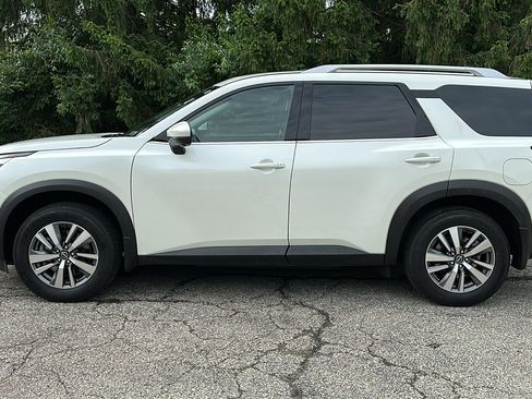Certified 2024 Nissan Pathfinder SL AWD/4WD image 27