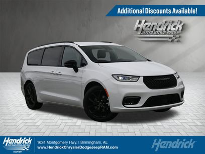 New 2026 Chrysler Pacifica Select