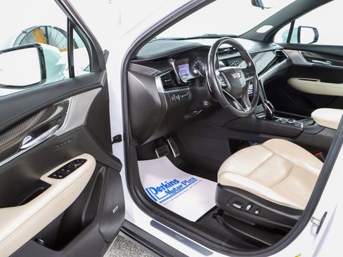 Used 2023 Cadillac XT6 Sport w/ Technology Package image 3