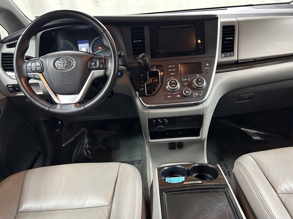Used 2017 Toyota Sienna XLE Premium AWD/4WD image 17