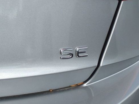 Used 2025 Volkswagen Jetta SE FWD image 12