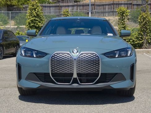 New 2026 BMW i4 eDrive40 w/ Parking Assistance Package RWD image 3