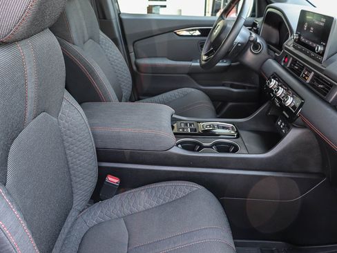 Certified 2025 Honda Pilot Sport image 19