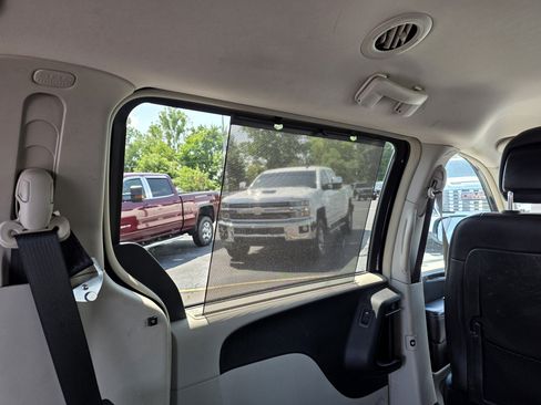 Used 2015 Chrysler Town & Country Touring w/ Driver Convenience Group FWD image 37