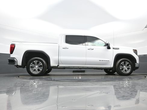 Used 2025 GMC Sierra 1500 SLT AWD/4WD image 31