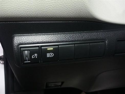 Used 2022 Toyota Corolla LE image 28