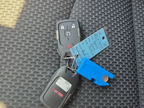 Used 2024 GMC Terrain SLE w/ Driver Convenience Package FWD image 59