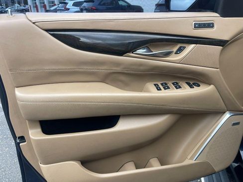 Used 2018 Cadillac Escalade Platinum image 13