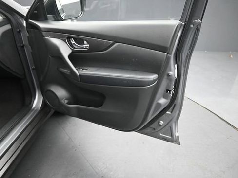 Used 2020 Nissan Rogue SV FWD image 30