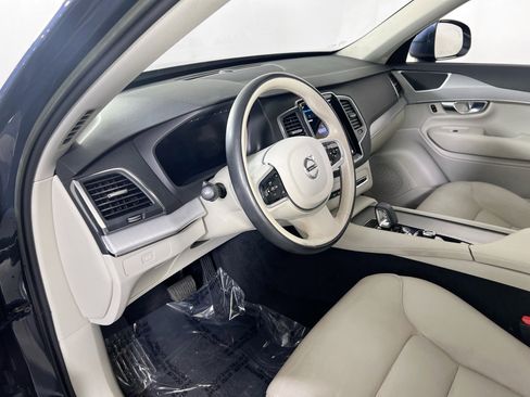 Used 2023 Volvo XC90 B5 Core AWD/4WD image 9