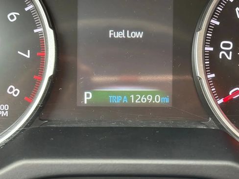 Used 2022 Toyota RAV4 LE AWD/4WD image 17