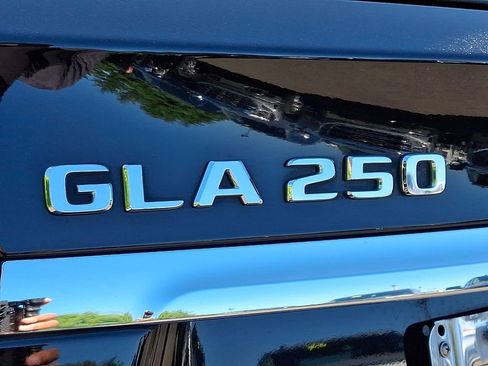 Used 2018 Mercedes-Benz GLA 250 4MATIC image 31