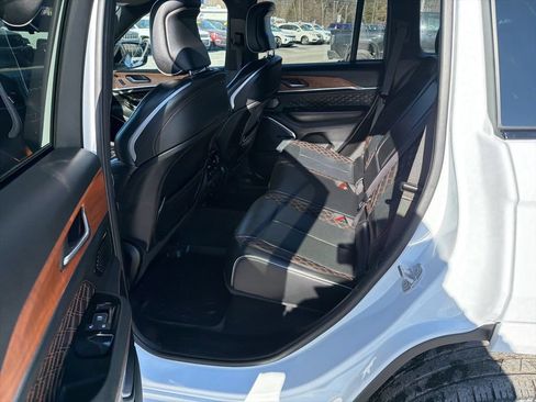 Used 2025 Jeep Grand Cherokee Summit AWD/4WD image 45