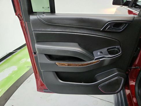 Used 2019 Chevrolet Suburban LT RWD image 25