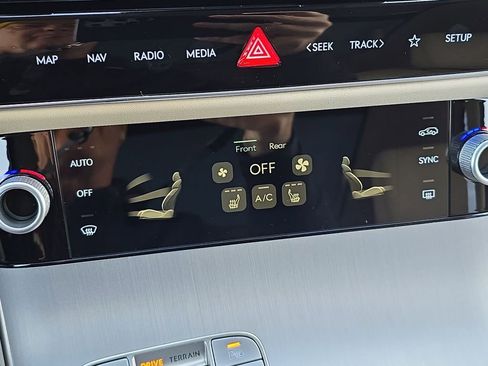 New 2026 Genesis GV70 2.5T Select AWD/4WD image 17
