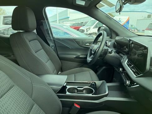 Used 2025 Chevrolet Equinox LT FWD image 6