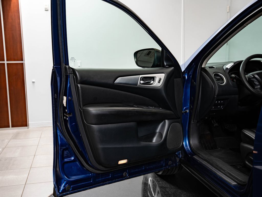 Used 2018 Nissan Pathfinder SL FWD image 27