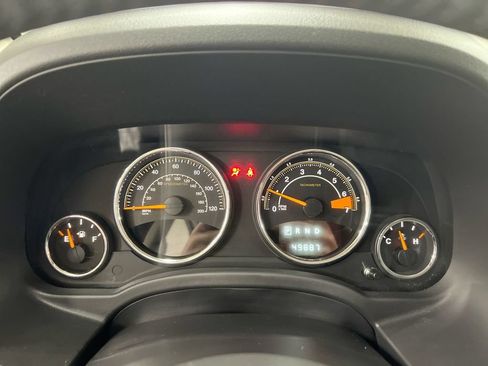 Used 2017 Jeep Compass Latitude FWD image 11