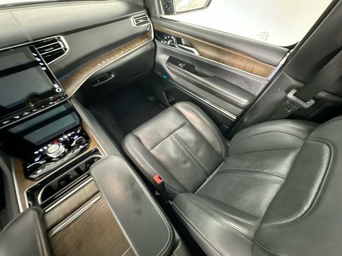 Used 2023 Jeep Grand Wagoneer 4WD image 11