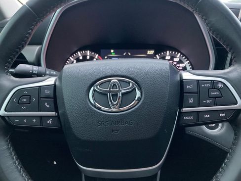 Certified 2024 Toyota Highlander XLE FWD image 19