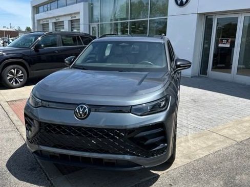 Used 2025 Volkswagen Tiguan SE R-Line AWD/4WD image 18