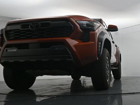 Used 2025 Toyota Tacoma TRD Off-Road AWD/4WD image 36