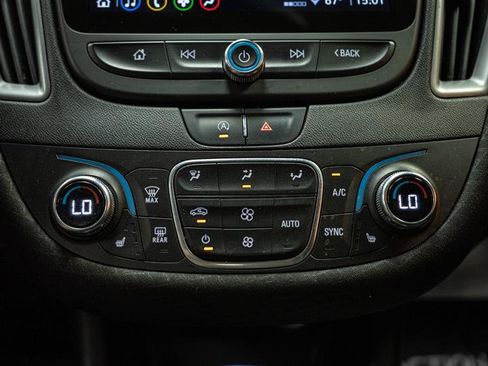 Used 2022 Chevrolet Malibu LT image 22