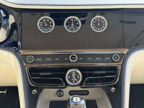 Used 2025 Bentley Flying Spur Plug-In Hybrid AWD/4WD image 44