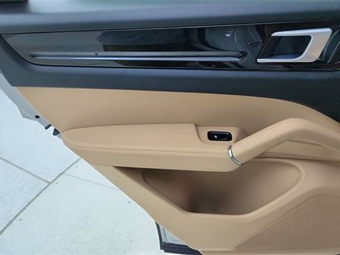 Used 2022 Porsche Cayenne image 31