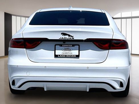Used 2024 Jaguar XF R-Dynamic SE AWD/4WD image 5