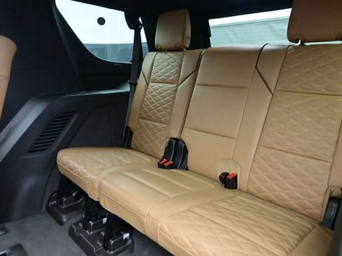 Used 2024 Cadillac Escalade Premium Luxury AWD/4WD image 15