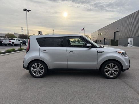 Used 2016 Kia Soul + w/ Primo Package FWD image 2
