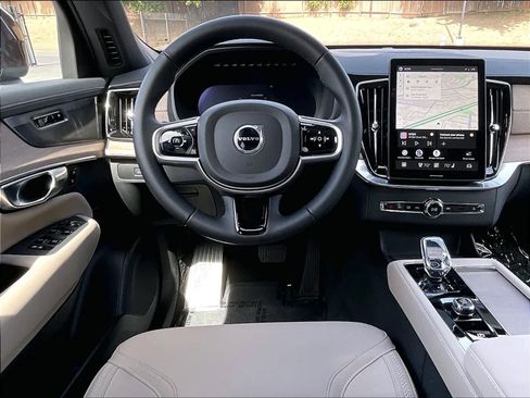 New 2026 Volvo XC90 B6 Plus w/ Protection Package Premier image 15