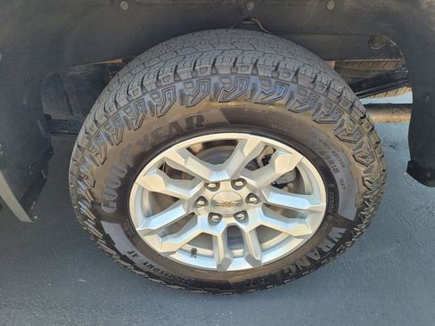 Used 2025 Chevrolet Silverado 1500 LT AWD/4WD image 24