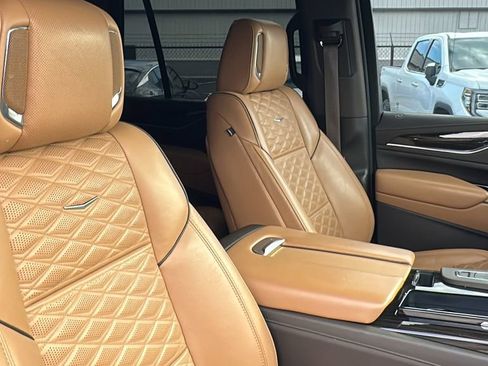 Certified 2022 Cadillac Escalade Sport w/ LPO, ONYX Package image 19